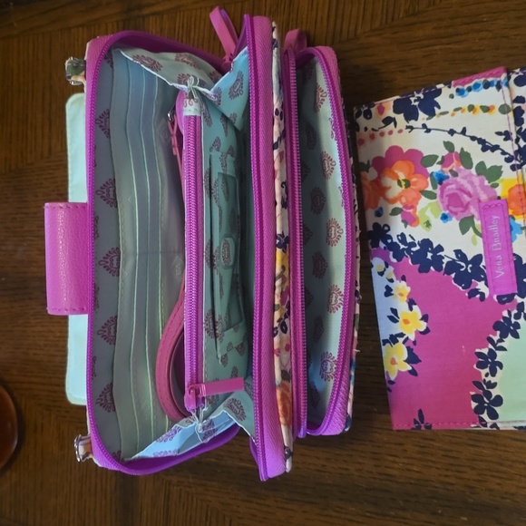 Vera Bradly purse wallet - new condition - Picture 4 of 5